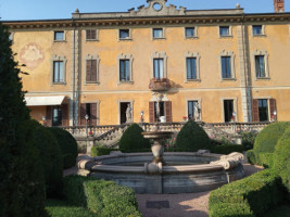 Villa Porro Pirelli Del Conte inside