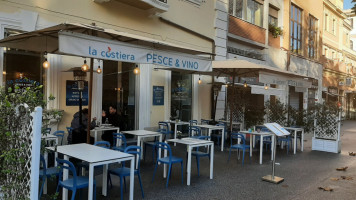 La Costiera Pesce&vino outside