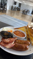 The Rayleigh Club And Golf Resort food