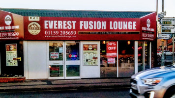 Everest Fusion Lounge outside