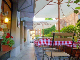 Cappuccetto Rosso Bistrot inside