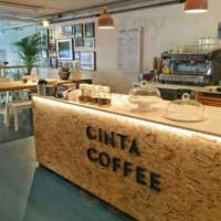 Cinta Coffee outside