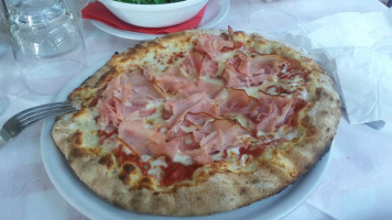 La Pizzeria Trattoria Serenella food