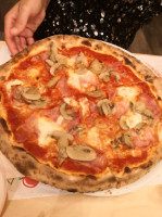 Signora Pizza food