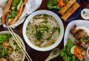 Lilla Vietnam food