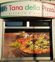 La Tana Della Pizza food