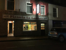 Pizzeria La Gondola outside