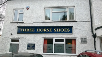 Three Horse Shoes outside
