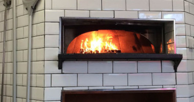 Vincenzo's Wood Fired Pizza inside