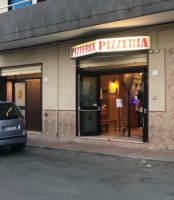 Pizzeria Da Tonino outside