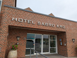 Montra Sabro Kro, outside