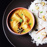 Richys Curry Club food