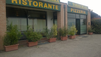 Pizzeria Torrechiara outside