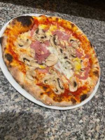 Pizzeria Doni food
