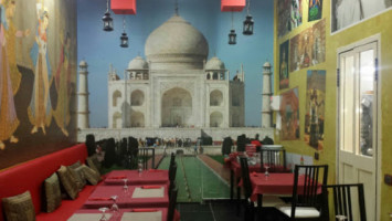 Taj Mahal Indiano inside