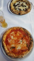 Pizzeria Luna Caprese food