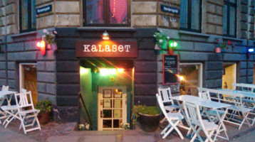 Kalaset outside