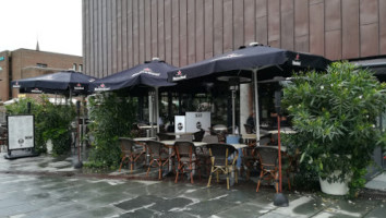 Lido Cafeen outside