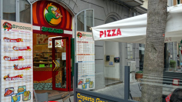 Spicchio Pizza outside