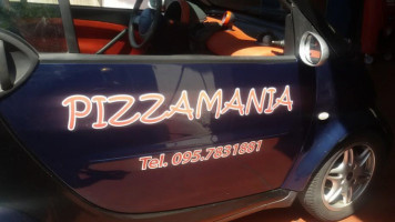 Pizzamania outside