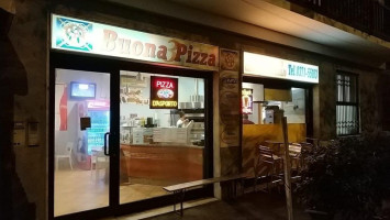 Buona Pizza inside