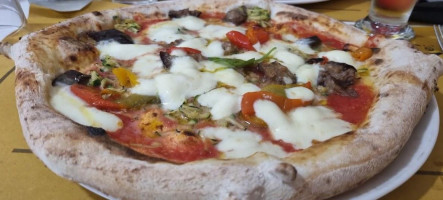 Pizzeria Vesuvio food