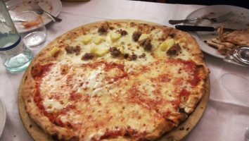 Pizza De Roma food