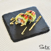 Seta Sushi Experience Cocktails food