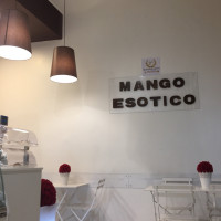 Gelateria Mango Esotico outside