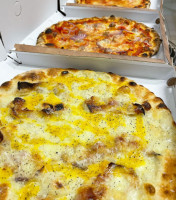 Pizzeria Il Tris Di Iapella E Vaccaro food