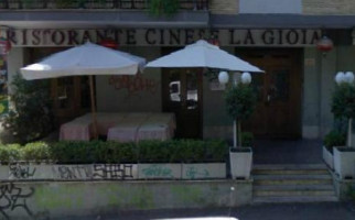 La Gioia outside