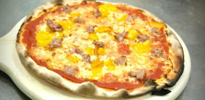 Pizzeria Luppolo E Farina Di Rinaldi Felice food