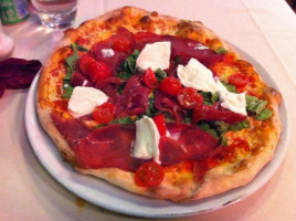 Pizzeria Dogana food