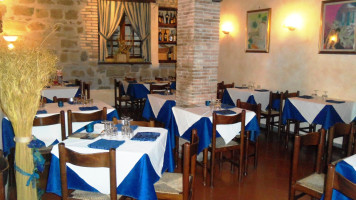 La Taverna Di Cimoletto inside