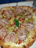 La Pizzeria food