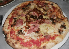 Romagnoli Pizzeria -forno A Legna food