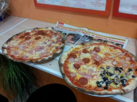Pizza Al Volo Di Salvietti Luca food