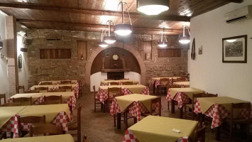 Borghi's Pizzeria Braceria inside