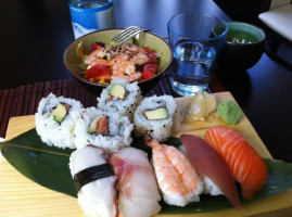 Oishii Sushi food