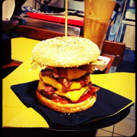 Benecosi Rock Burger Cafe food