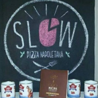 Slow Solo Pizza Napoletana food