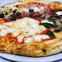 Pizzeria La Nuova Italia Fratelli Barretta inside