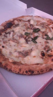 Pizzeria (e'guagliun) food