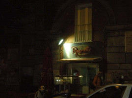 Reginella Fast Food outside