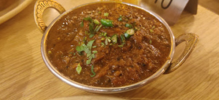 Chutneyz Indian Bistro food
