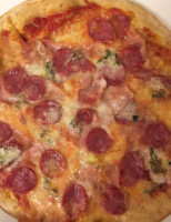 Tutti Pazzi Per La Pizza food