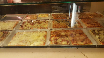 Pizza Al Cubo inside