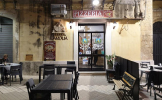 Pizzeria Ramolia food