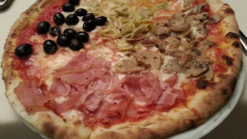 La Gioia Della Pizza food