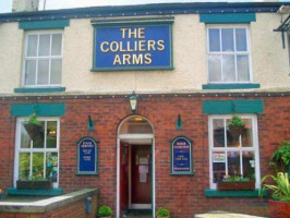 The Colliers Arms outside
